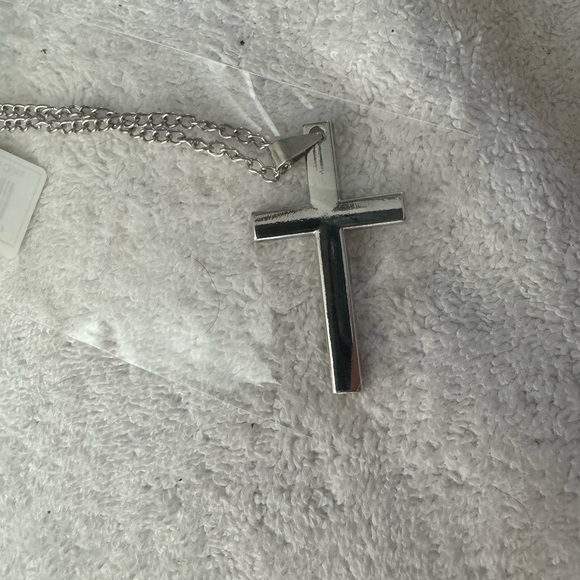SILVER CHRISTIAN STAINLESS STEEL CROSS PENDANTS NECKLACE. *NEW* - Picture 3 of 4